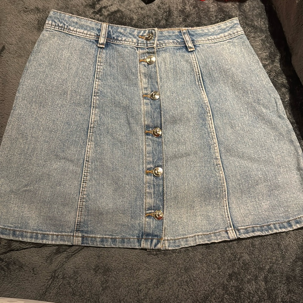 H&M Divided mini button up skirt